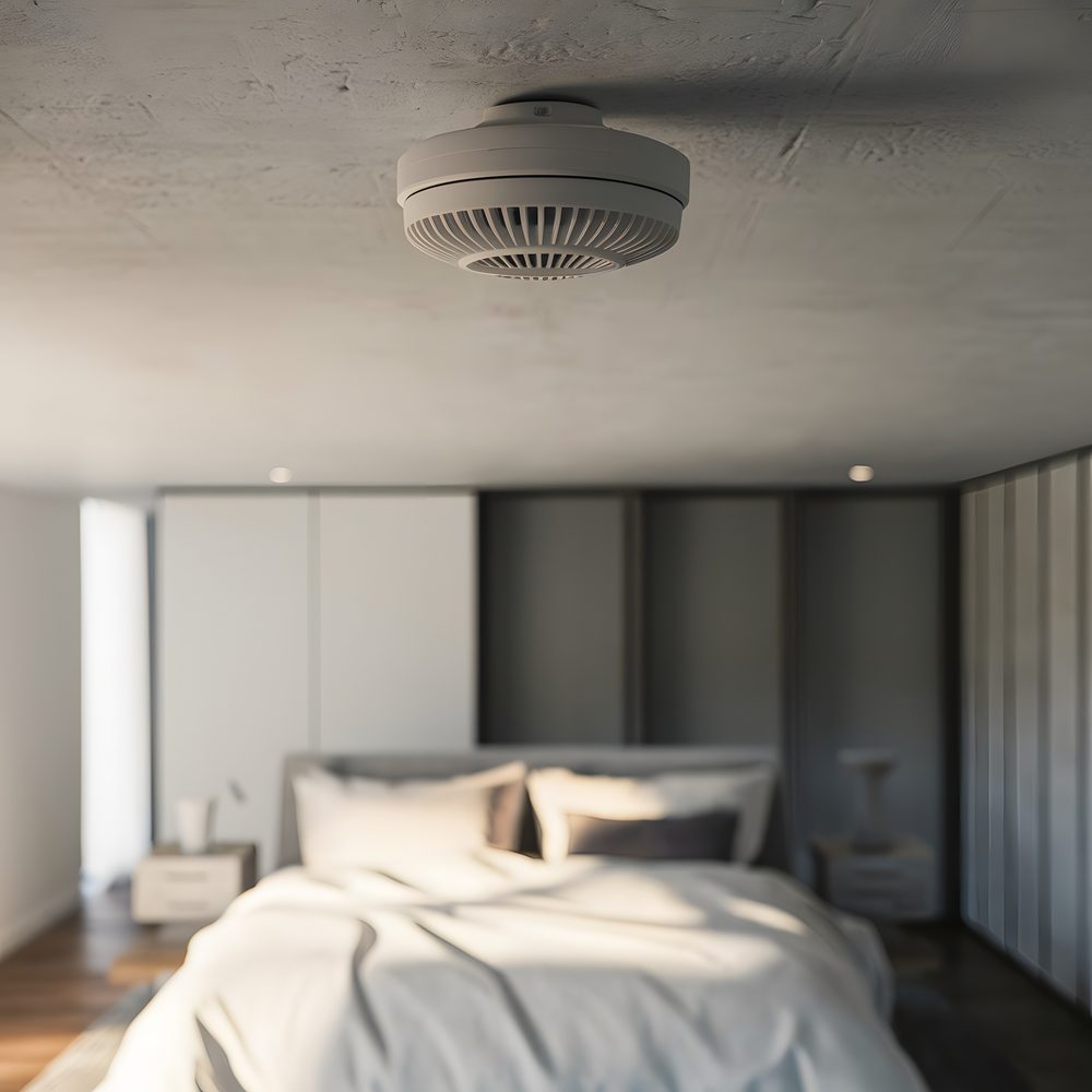 Chambre mansardée équipée d’une ventilation pour limiter la condensation après l’isolation des combles.